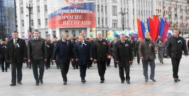 первые лица во главе колонны на Первомай 2010 год http://mpst.khv.ru/Default.aspx?tabid=58&EntryId=179