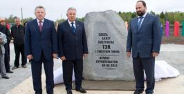 памятный камень, В. Ишаев, В. Шпорт, И.Благодырь пресс-служба полпредства президента в ДФО