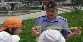Очень юные помощники полиции в Хабаровском крае уговаривали взрослых не нарушать правила УГИБДД по Хабаровскому краю