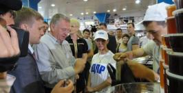 Владимир Жириновский на Центральном рынке Хабаровска Алла Шпарейчук