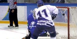 Амур забивает гол в ворота Барыса Жанар Сердалина