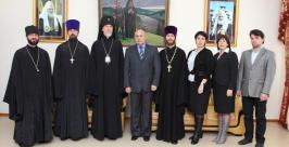 участники церемонии подписания соглашения http://khveparhia.ru/node/5553