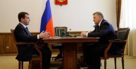 Встреча президента Медеведва и губернатора Шпорта http://press.khstu.ru/2-iyulya-prezident-rossii-dmitrij-medyvedev-poseti/