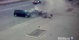В Хабаровске автомобиль во время аварии разорвало на части http://rusdtp.ru/4400-avariya-v-habarovske.html