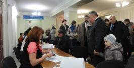 Дальневосточный полпред Виктор Ишаев пришел на выборы вместе с внуком Алла Шпарейчук