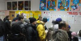 Хабаровские бомжи выстраиваются в очередь, чтобы проголосовать 	Алла Шпарейчук