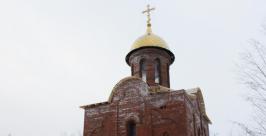 На храм Георгия Победоносца установили храм с крестом.  ВРК ВВ МВД России.