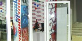 Хабаровский &quotМаяк FM&quot  перебрался &quotЗа стекло&quot РИА AmurMedia