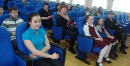 Итоги конкурса юных корреспондентов подвели сотрудники отдела пропаганды ГИБДД Михаил Малышев, РИА AmurMedia