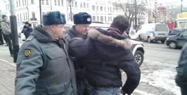 Оппозиционер провел ночь в спецприемнике за возложение цветов к избиркому в Хабаровске Захар Синяговский
