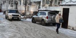 На парковки во дворах жалуются жители Хабаровска http://s.primamedia.ru/f/big/201/200545.jpg