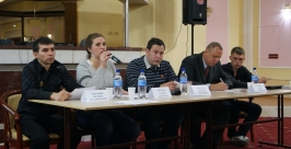 Более трех тысяч жителей Хабаровского края отдали свои подписи за отставку губернатора Александр Семенов, РИА AmurMedia
