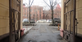 Жильцы &quotосажденного&quot дома в Хабаровске начали возводить &quotоборонительные сооружения&quot Александр Семенов, РИА AmurMedia