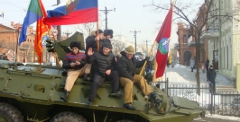 Участники боевых действий поместились на крыше БТР Роман Федоров