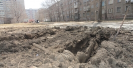 Убогие дороги во дворах Хабаровска становятся препятствием для детей на пути в школу Роман Федоров