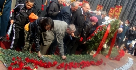 Ветераны ВОВ возложили цветы к мемориалу на площади Славы в Хабаровске Анна Незнанова