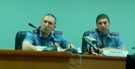 Сотрудники полиции на пресс-кнференции по раскрытию преступлений прошлых лет корр. ИА AmurMedia