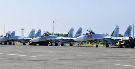 Истребители СУ-27 Комсомольского-на-Амуре аэродрома обеспечивают прикрытие военных учений Пресс-служба Министерства обороны РФ