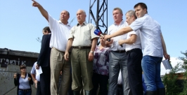 Мэр города осматривает места затопления Евгений Попов