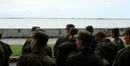 Более сотни солдат в спешном порядке мобилизованы на центральную набережную Хабаровска Роман Федоров
