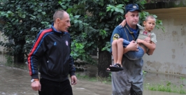 Жителей нескольких улиц Хабаровска срочно эвакуировали из подтопленных домов ГУ МЧС России по Хабаровскому краю