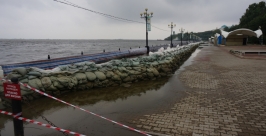Амур не уходит с центральной набережной Хабаровска  Евгений Попов