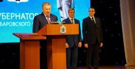Вячеслав Шпорт произносит благодарственную речь Евгений Попов
