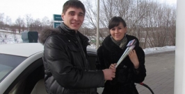 Хмурые, спешащие по своим делам девушки таяли на глазах и сами расцветали в улыбках Антон Соколов
