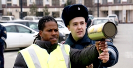 Чернокожие гаишники вышли на дороги Хабаровска Роман Федоров