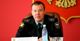 Трижды на акции бывшего директора завода &quotПромсвязь&quot накладывали арест – пристав Роман Федоров