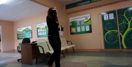Уже сдавшая экзамен выпускница ИА AmurMedia