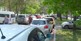 Избыток автомобилей наблюдается в районе северных ворот стадиона им. Ленина в Хабаровске Анастасия Афанасенко