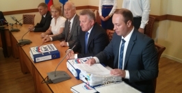 &quotЕдиная Россия&quot подала в Избирком Хабаровского края списки своих кандидатов в краевую думу Евгений Попов
