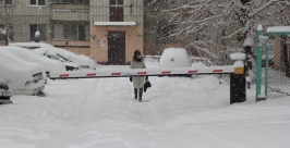 Жители центра города спасаются шлагбаумами Юлия Короткова