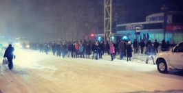 Огромная толпа на остановке &quotЗаводская&quot в 7.00 Дмитрий Горшков