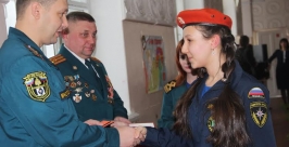 Учеников хабаровской школы №3 посвятили в кадеты Пресс-служба ГУ МЧС России по Хабаровскому краю
