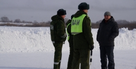 Автомобильное движение регулируют сотрудники ВАИ Евгений Никитенко