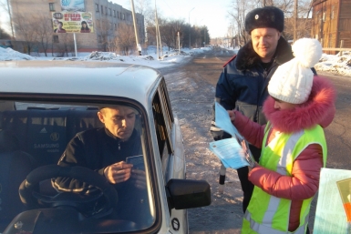 Учащиеся Хабаровского края вышли вечером на скользкие дороги  Пресс-служба ГИБДД РФ по Хабаровскому краю