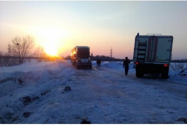 Пассажирский автобус и многотонную фуру извлекли из снежного плена в Хабаровском крае Информационное подразделение Амурского спасательного центра МЧС России