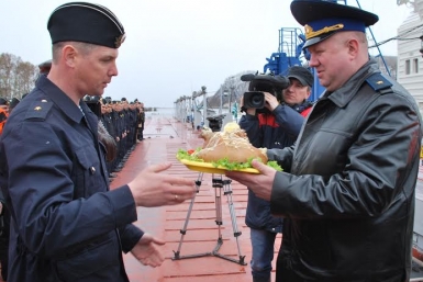 Жареных поросят подарили командирам кораблей береговой охраны в Хабаровском крае  Группа общественных связей Пограничного управления ФСБ России по Хабаровскому краю и ЕАО
