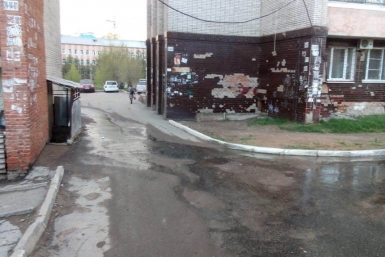 Третий месяц хабаровские коммунальщики в упор не видят самостийный источник Фото ИА AmurMedia