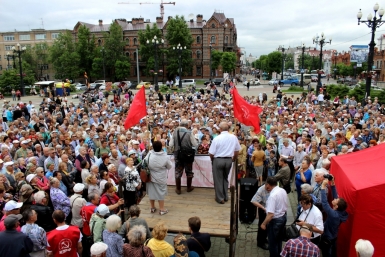 Несколько сотен хабаровчан собрались на митинге против монетизации транспортных льгот Роман Федоров, корр. ИА AmurMedia