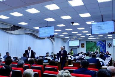 Оппозиционеры сорвали заседание в Закдуме Хабаровского края из-за закона о монетизации Роман Федоров, корр. ИА AmurMedia