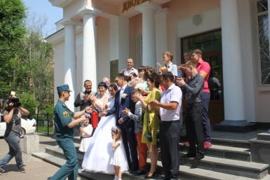 Акция &quotМолодой семье – подарок от МЧС&quot стартовала в Хабаровске  Пресс-служба ГУ МЧС РФ по Хабаровскому краю