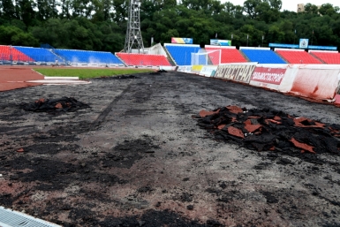 Замена &quotбумажного&quot покрытия на стадионе им. Ленина в Хабаровске встала колом Роман Федоров, корр. ИА AmurMedia