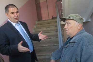 Министр ЖКХ Тюрин осмотрел объекты капремонта Руслана Страхова