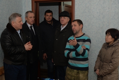 Вячеслав Шпорт оценил условия проживания в новых домах в селе Джари Нанайского района Пресс-служба губернатора и правительства Хабаровского края