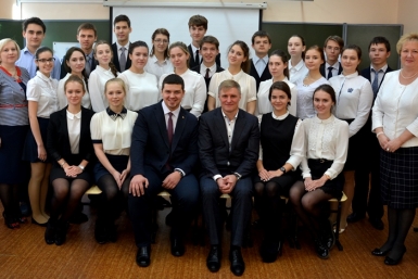 Сергей Луговской в День Конституции ответил на &quotвзрослые&quot вопросы хабаровских школьников местное отделение партии &quotЕдиная Россия&quot города Хабаровска и Хабаровского края
