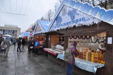 Товары компаний будут выставлены в торговом павильоне Хабаровского края, стилизованном под деревенский домик Пресс-служба губернатора и правительства Хабаровского края