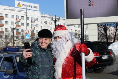 Дед Мороз с жезлом поздравил с Новым годом хабаровских автолюбителей Пропаганда Госавтоинспекции Хабаровского края